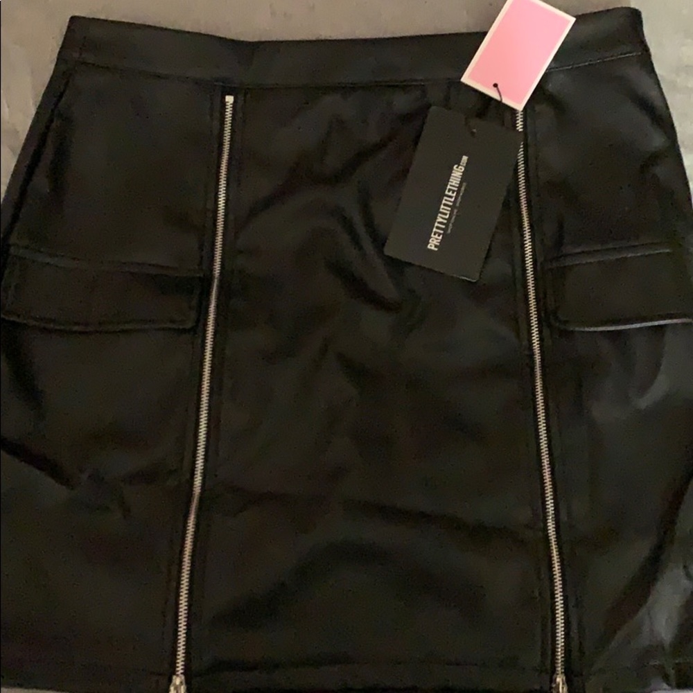 Black faux leather skirt - Picture 1 of 3